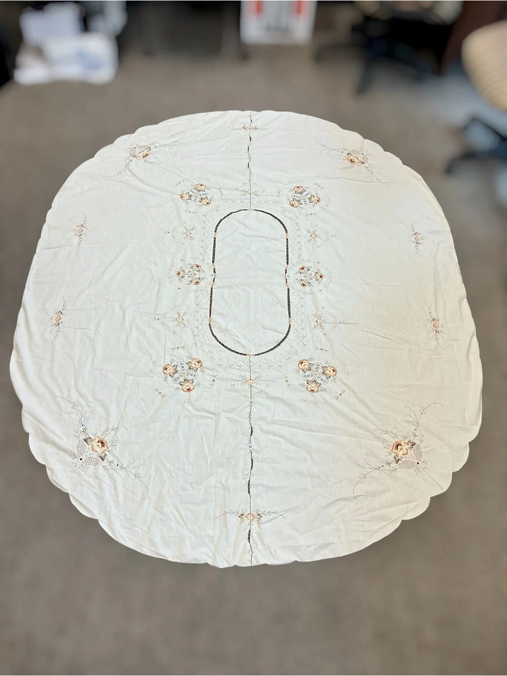 Vintage Oval Tablecloth Floral Hand Embroidered Scalloped Edge White 68”x83.5”